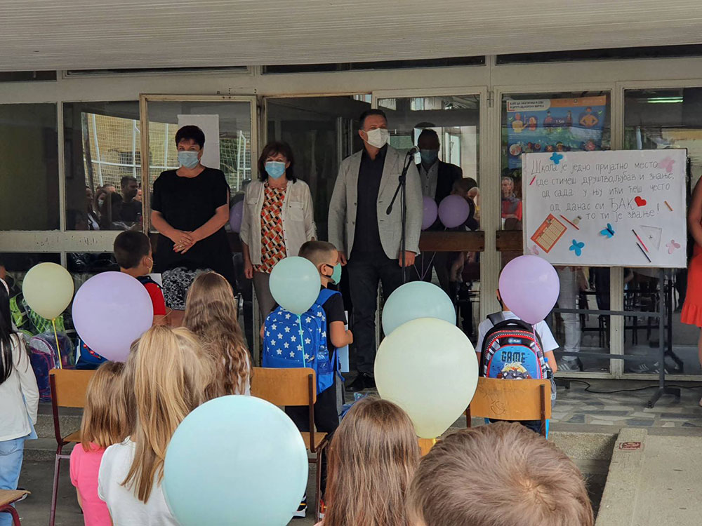 Председник општине Медвеђа, др Небојша Арсић је пожелео малишанима срећан почетак школовања